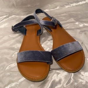 Blue velvet sandals
